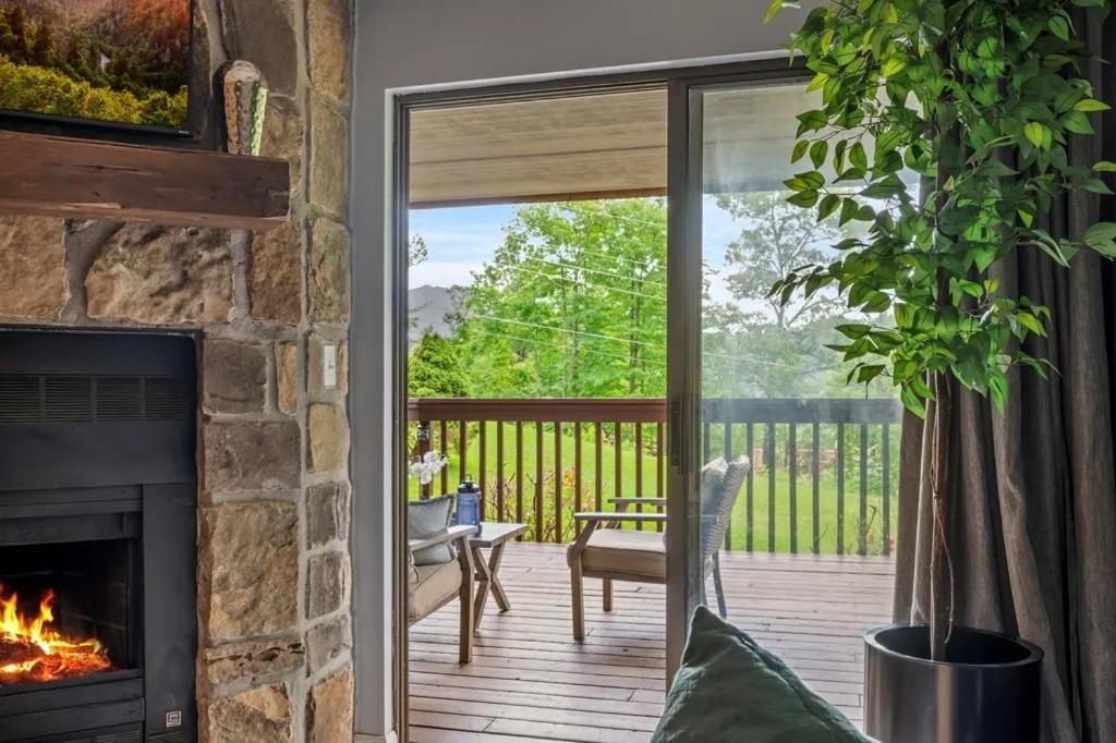 Views & Fireplace - Minutes To Gburg And Ober - Condo Gatlinburg Exterior photo